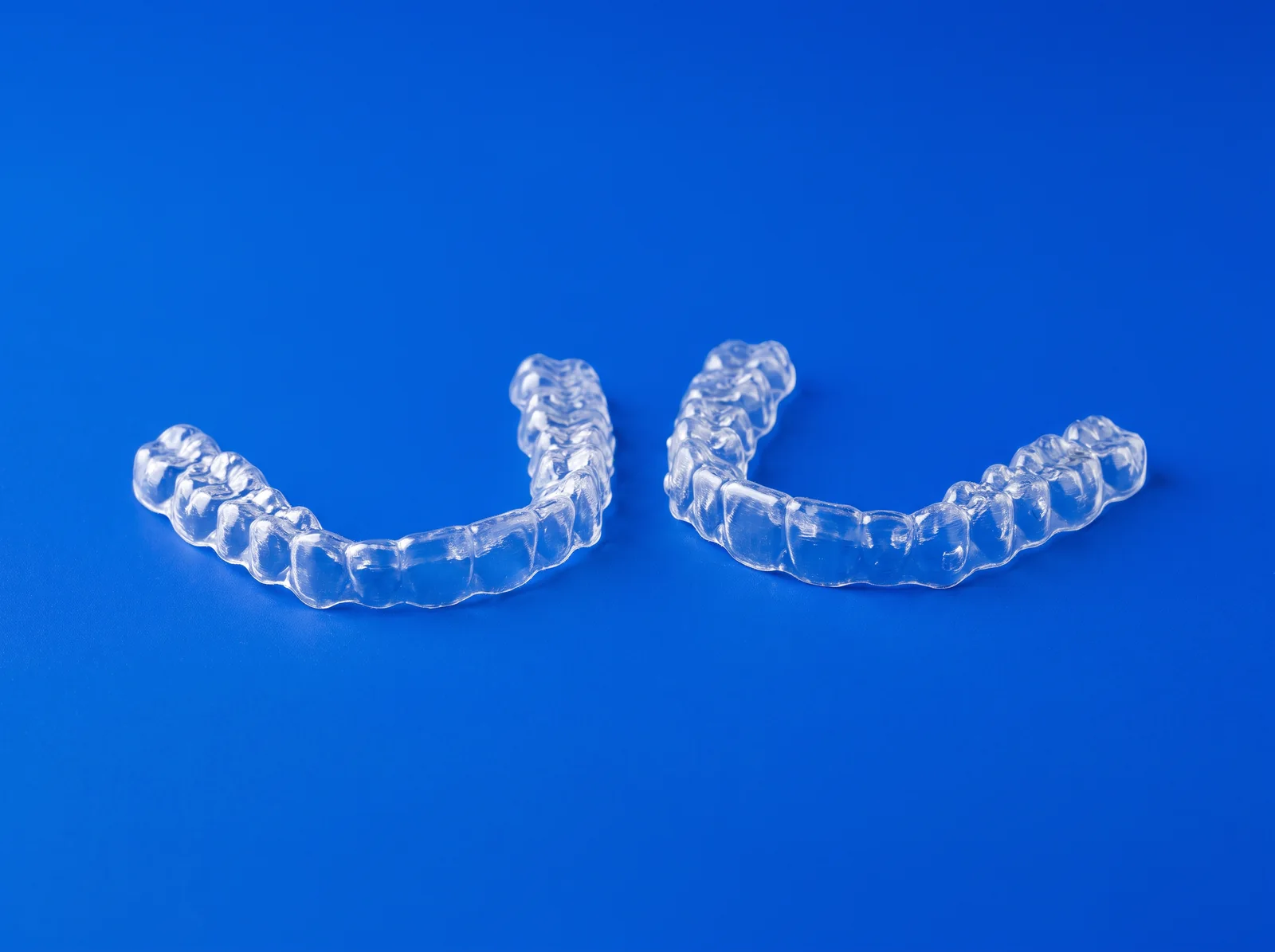 Zwei Clear Aligner aus Multilayer-Material